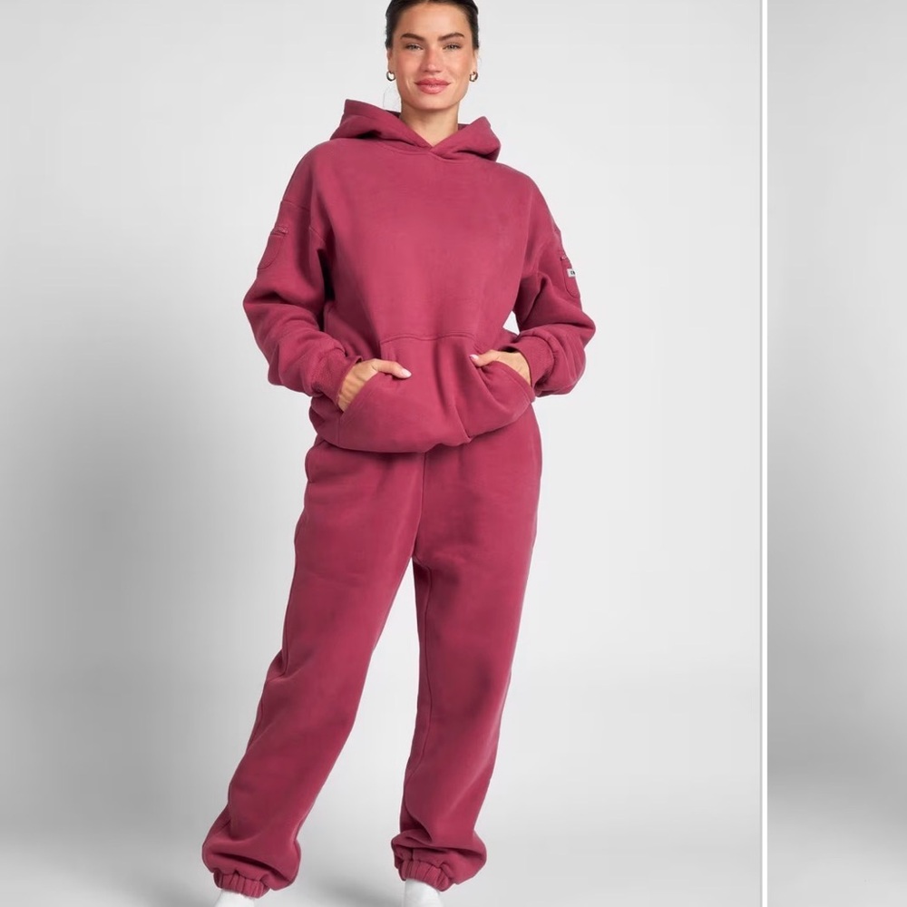 Travel Essentials Sweatpants Limited Edition Berry Size Medium *NEVER WORN* - Picture 4 of 6